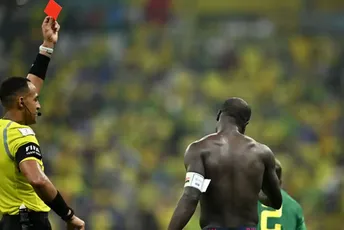 Mnogo ljepše slike sa druge utakmice: Shvatio da će biti isključen, pa sudiji pružio ruku (VIDEO) Mnogo ljepše slike sa druge utakmice: Shvatio da će biti isključen, pa sudiji pružio ruku (VIDEO)