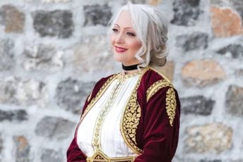 Crnogorska kćerka, supruga i majka Crnogorska kćerka, supruga i majka