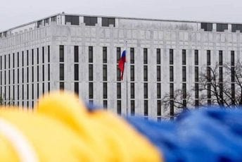 Ruska ambasada u SAD-u: Ograničenjem cijene nafte preoblikuje se slobodno tržište Ruska ambasada u SAD-u: Ograničenjem cijene nafte preoblikuje se slobodno tržište