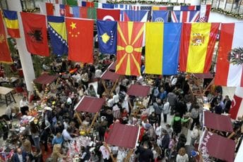 Humanost spaja svjetove: Tradicionalna manifestacija okupila je 24 ambasade, tri organizacije i medije Humanost spaja svjetove: Tradicionalna manifestacija okupila je 24 ambasade, tri organizacije i medije