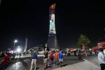 Pele na fotografijama širom Dohe Pele na fotografijama širom Dohe