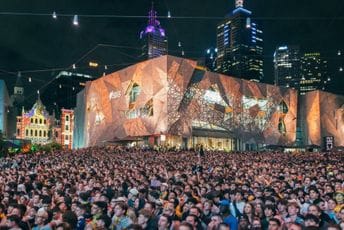 U Melburnu je tek svanulo, ali su na ulicama desetine hiljada ljudi (VIDEO)