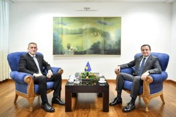 Rašić poručio portparolu EU Peteru Stanu da pročita Ustav Kosova Rašić poručio portparolu EU Peteru Stanu da pročita Ustav Kosova