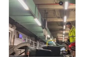 Snimci bacanja prtljaga na aerodormu se pojavili na mrežama, pokrenuta istraga Snimci bacanja prtljaga na aerodormu se pojavili na mrežama, pokrenuta istraga