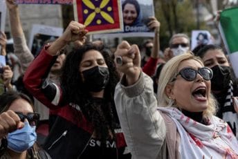 Iran će preispitati zakon o obaveznom nošenju marama nakon protesta Iran će preispitati zakon o obaveznom nošenju marama nakon protesta