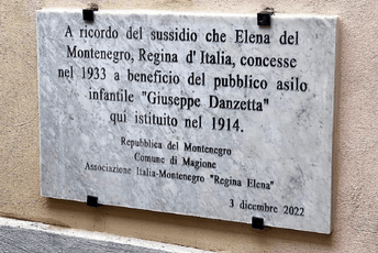 Otkrivena spomen-ploča kraljici Jeleni u Peruđi Otkrivena spomen-ploča kraljici Jeleni u Peruđi