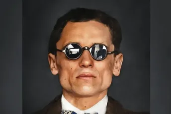 Da li znate ko je na ovoj fotografiji: Jedna je od najpopularnijih na poznatoj stranici Da li znate ko je na ovoj fotografiji: Jedna je od najpopularnijih na poznatoj stranici