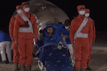 Kineski tajkonauti misije Šendžou-14 vratili se kući poslije šestomjesečnog boravka u svemirskoj stanici Kineski tajkonauti misije Šendžou-14 vratili se kući poslije šestomjesečnog boravka u svemirskoj stanici