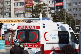 Sudar tramvaja i autobusa u Istanbulu, 19 povrijeđenih Sudar tramvaja i autobusa u Istanbulu, 19 povrijeđenih
