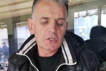 "Ta djeca su divlja i ja sa njima ne mogu da izdržim": Vozač kombija odbija da vozi srednjoškolce iz Balotića "Ta djeca su divlja i ja sa njima ne mogu da izdržim": Vozač kombija odbija da vozi srednjoškolce iz Balotića