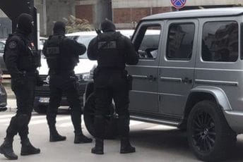 Akcije policije u Budvi: Uhapšene dvije osobe, oduzet kokain i oružje Akcije policije u Budvi: Uhapšene dvije osobe, oduzet kokain i oružje