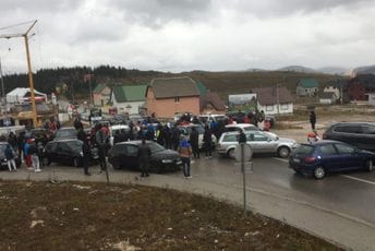 Žabljak: Protest građana zbog najave rušenja nelegalnih objekata Žabljak: Protest građana zbog najave rušenja nelegalnih objekata