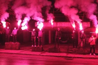 "Hvala vam Dritane, Milutine, Marko": Željezarci vatrometom proslavili dogovor EPCG i Tosčelika "Hvala vam Dritane, Milutine, Marko": Željezarci vatrometom proslavili dogovor EPCG i Tosčelika