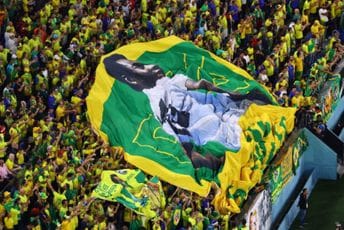 Pele se postepeno oporavlja od respiratorne infekcije, prima i hemioterapiju Pele se postepeno oporavlja od respiratorne infekcije, prima i hemioterapiju