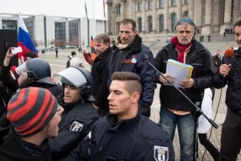 Širom Njemačke pohapšeni radikalni desničari, planirali su državni udar Širom Njemačke pohapšeni radikalni desničari, planirali su državni udar
