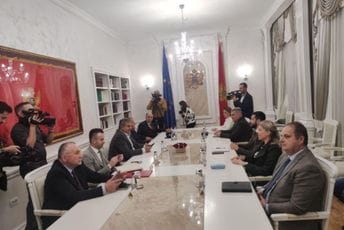 ''Stara'' većina ne odustaje od zahtjeva ''Stara'' većina ne odustaje od zahtjeva