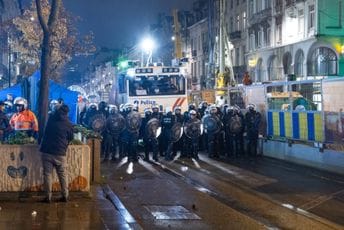 Marokanci i sinoć divljali i lomili po Briselu, a sad svi u tom gradu strahuju šta će biti u subotu (VIDEO) Marokanci i sinoć divljali i lomili po Briselu, a sad svi u tom gradu strahuju šta će biti u subotu (VIDEO)
