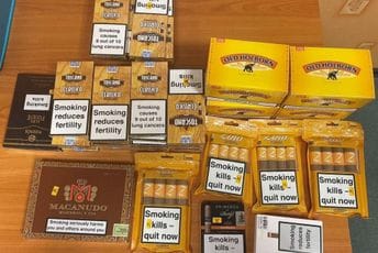 Na aerodromu u Tivtu pronađene cigarete i duvan u vrijednosti od 900 eura, izdat prekršajni nalog Na aerodromu u Tivtu pronađene cigarete i duvan u vrijednosti od 900 eura, izdat prekršajni nalog