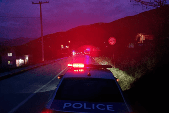 Kosovska policija: Patrolu napala naoružana lica u Zvečanu Kosovska policija: Patrolu napala naoružana lica u Zvečanu