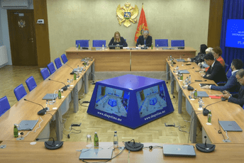 Zakonodavni odbor usvojio predlog da se specijalizovanim vozilima ukine putarina Ilustracija