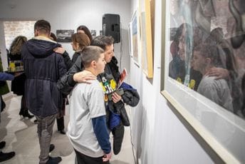 Djela koja izviru iz dubine duše: Otvorena izložba “Umjetnici zavičaju” u Danilovgradu Djela koja izviru iz dubine duše: Otvorena izložba “Umjetnici zavičaju” u Danilovgradu