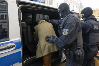 Njemačka: Velike racije u tri pokrajine, opet zbog desničara iz Reichsburgera Njemačka: Velike racije u tri pokrajine, opet zbog desničara iz Reichsburgera