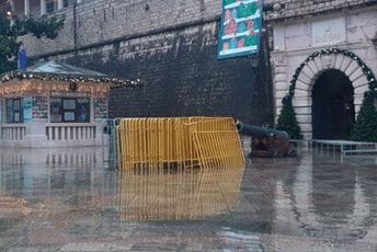Kotor: Poplavljen ulaz u Stari grad, saobraćaj usporen