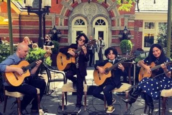 Kvartet u karantinu: Džem-sešn svirke porodice gitarista iz Bruklina - imaju obožavaoce širom svijeta Slijeva nadesno Džejson, Džozef, Noa i Elisa