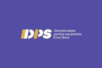 DPS Kolašin: Osuđujemo kamenovanje kancelarije predsjednika Opštine, nadležni organi da što prije identifikuju počinioca