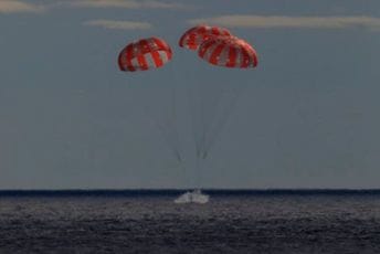Svemirski brod Orion se vratio na Zemlju poslije putovanja oko Mjeseca Svemirski brod Orion se vratio na Zemlju poslije putovanja oko Mjeseca