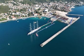 Kompanija Adriatic 42 dobila sertifikat ISO 9001 - sinonim uspješnog poslovanja i usmjerenosti na kvalitet usluga Kompanija Adriatic 42 dobila sertifikat ISO 9001 - sinonim uspješnog poslovanja i usmjerenosti na kvalitet usluga