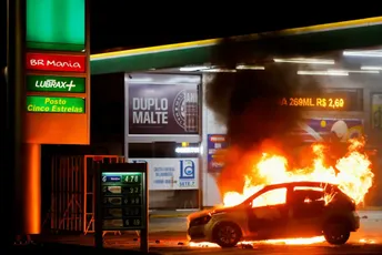 Horor u Brazilu: Divljale Bolsonarove pristalice, on i dalje ne priznaje rezultate izbora Horor u Brazilu: Divljale Bolsonarove pristalice, on i dalje ne priznaje rezultate izbora