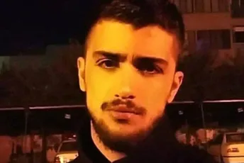 Otac u Iranu saznao za smrtnu kaznu sina tokom telefonskog poziva Otac u Iranu saznao za smrtnu kaznu sina tokom telefonskog poziva