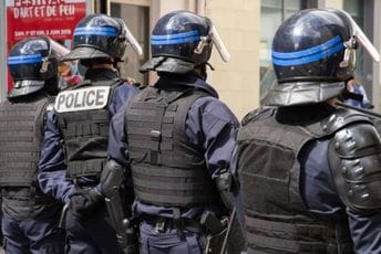 Francuzi u strahu zbog utakmice sa Marokom: Čak 10.000 policajaca čuvaće red na ulicama Francuzi u strahu zbog utakmice sa Marokom: Čak 10.000 policajaca čuvaće red na ulicama