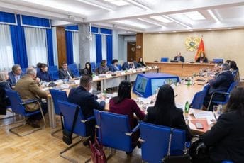 Za put na pregled u druge gradove utrošeno čak četiri miliona eura Za put na pregled u druge gradove utrošeno čak četiri miliona eura