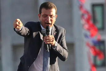 Gradonačelnik Istanbula i Erdoganov najveći rival osuđen na dvije godine zatvora Gradonačelnik Istanbula i Erdoganov najveći rival osuđen na dvije godine zatvora