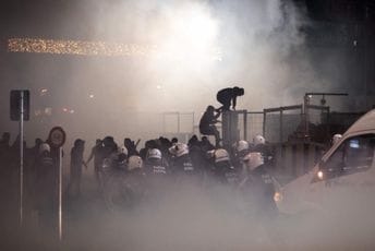 Opet haos u Belgiji: Divljali navijači Maroka, samo u Briselu uhapšeno ih je stotinak Opet haos u Belgiji: Divljali navijači Maroka, samo u Briselu uhapšeno ih je stotinak