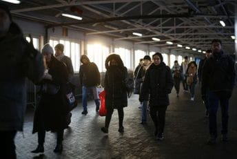 Čak 100 hiljada medicinskih sestara štrajkovaće danas u Velikoj Britaniji Čak 100 hiljada medicinskih sestara štrajkovaće danas u Velikoj Britaniji