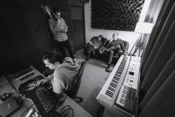 "Alen i čarobna lampa": Izvrnuta bajka Miroslava Minića u audio verziji "Alen i čarobna lampa": Izvrnuta bajka Miroslava Minića u audio verziji