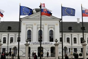 Pala vlada u Slovačkoj, mogući vanredni izbori Pala vlada u Slovačkoj, mogući vanredni izbori