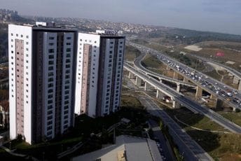 Bombaški napad na kombi u Turskoj, devetoro povrijeđenih Bombaški napad na kombi u Turskoj, devetoro povrijeđenih