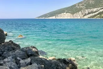 Sumnja se da su vikendima krali motore sa čamaca po Velikoj plaži i Valdanosu Sumnja se da su vikendima krali motore sa čamaca po Velikoj plaži i Valdanosu