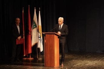 DPS: Nagrada Dukoviću govori o njegovom ličnom i profesionalnom angažmanu za sve što je dao Tuzima i Crnoj Gori DPS: Nagrada Dukoviću govori o njegovom ličnom i profesionalnom angažmanu za sve što je dao Tuzima i Crnoj Gori