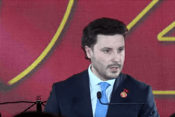 Abazović: Nova godina da bude simbol rađanja nove i solidarne Crne Gore Abazović: Nova godina da bude simbol rađanja nove i solidarne Crne Gore