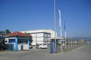 Oko 30 kamiona koji prevoze vještačko đubrivo iz Drača jutros preusmjereno na terminal Zetatransa radi skenera Oko 30 kamiona koji prevoze vještačko đubrivo iz Drača jutros preusmjereno na terminal Zetatransa radi skenera