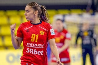 "Nemamo rezervni dom": Ivona Pavićević podržala protest "Ima nas" (VIDEO) "Nemamo rezervni dom": Ivona Pavićević podržala protest "Ima nas" (VIDEO)