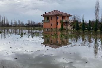 Opet poplave u Albaniji: Pod vodom kuće i hiljade hektara zemlje