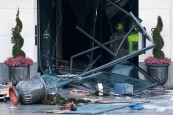 Malo riba preživjelo nakon što je pukao berlinski akvarijum Malo riba preživjelo nakon što je pukao berlinski akvarijum