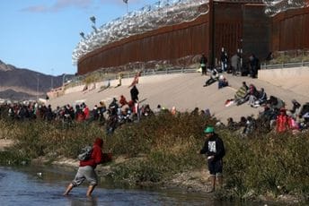 Vanredno stanje u Teksasu: Svaki dan uhapse hiljade migranata Vanredno stanje u Teksasu: Svaki dan uhapse hiljade migranata