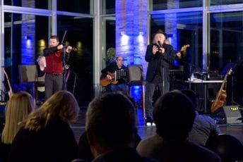 Koncert Šerbedžije održan u Budvi, sala popunjena do posljednjeg mjesta Koncert Šerbedžije održan u Budvi, sala popunjena do posljednjeg mjesta